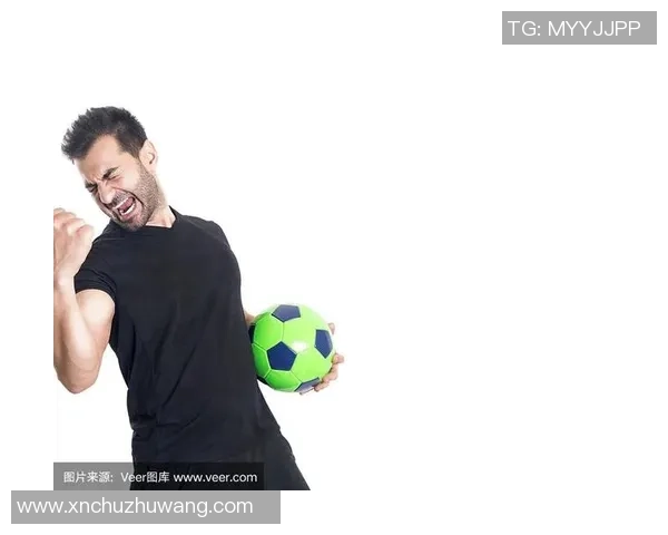 足球明星拳头高清图片展示展现力量与激情的瞬间